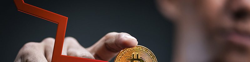 ビットコイン価格「300万円」まで下落｜著名投資家が予想する今後の動きは？